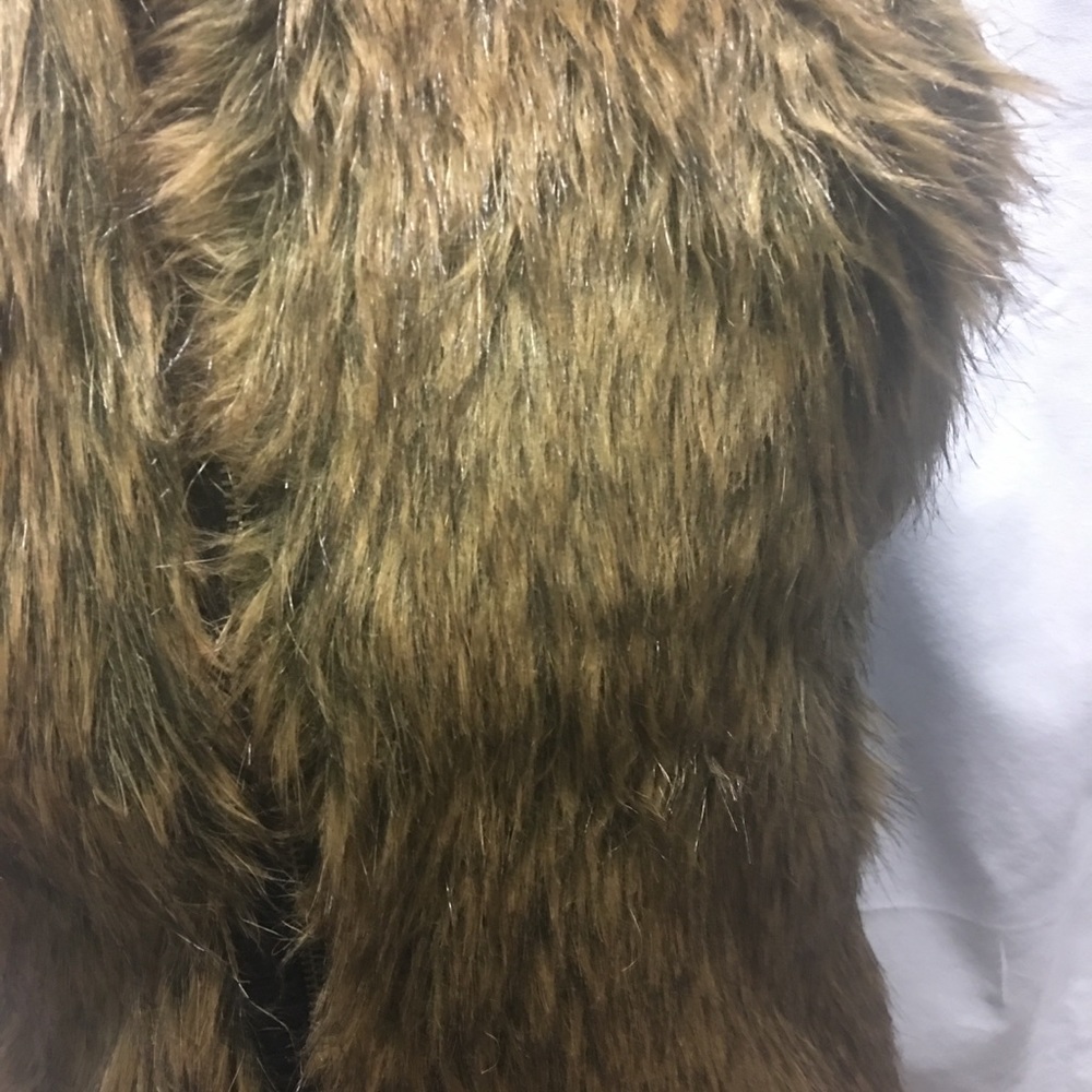 New zip front fur vest - Picture 3 of 5